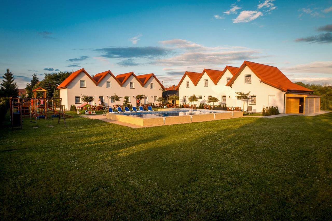 Aqua Fun Domki Z Basenem Ujście-Darłowskie Exterior photo