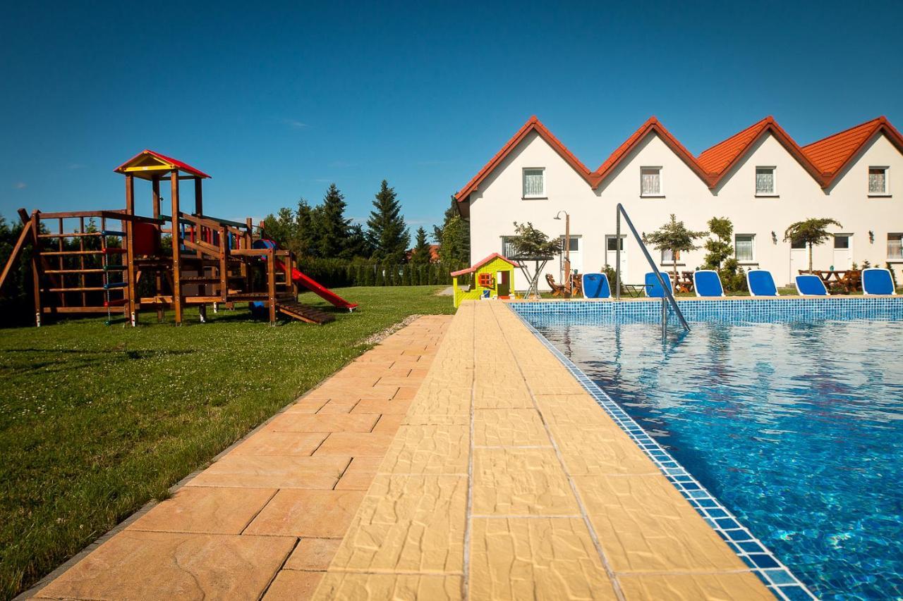Aqua Fun Domki Z Basenem Ujście-Darłowskie Exterior photo