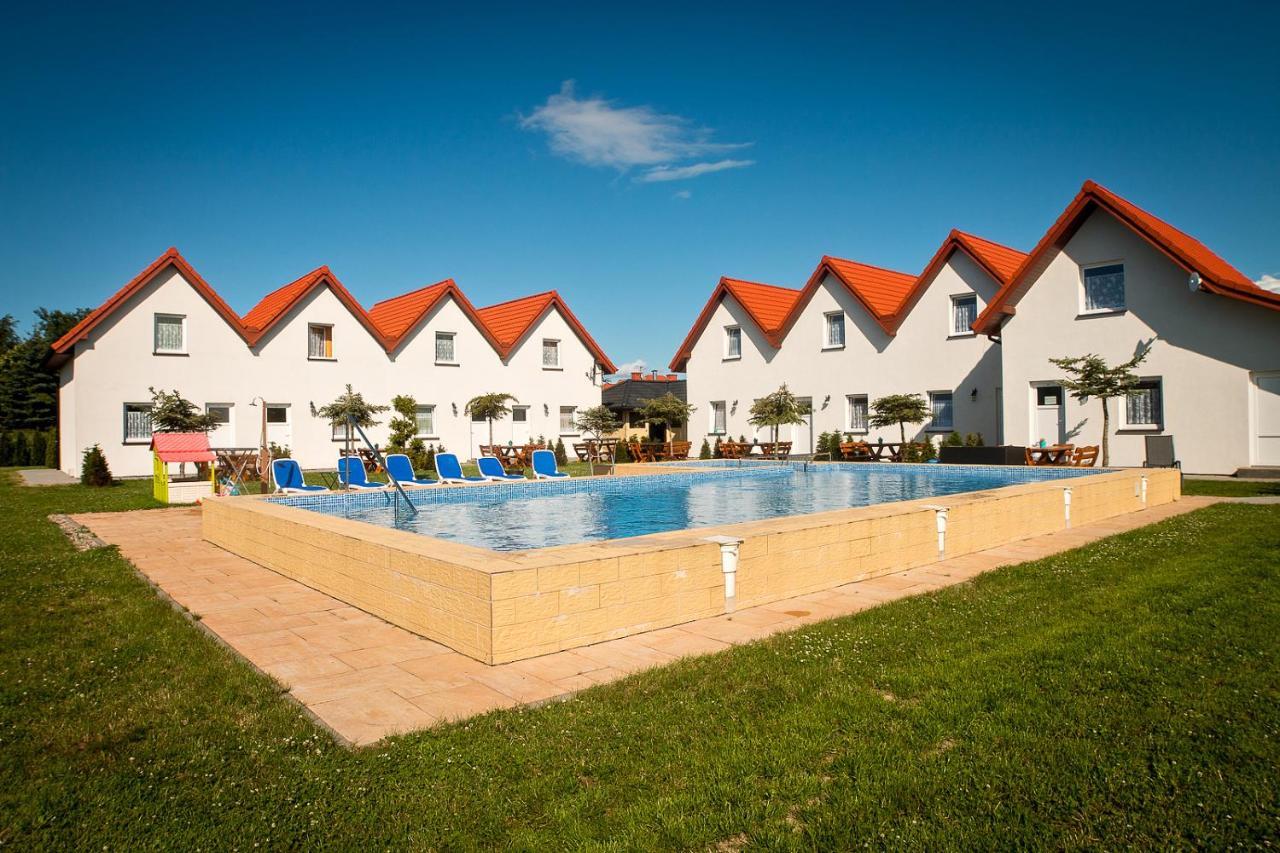 Aqua Fun Domki Z Basenem Ujście-Darłowskie Exterior photo